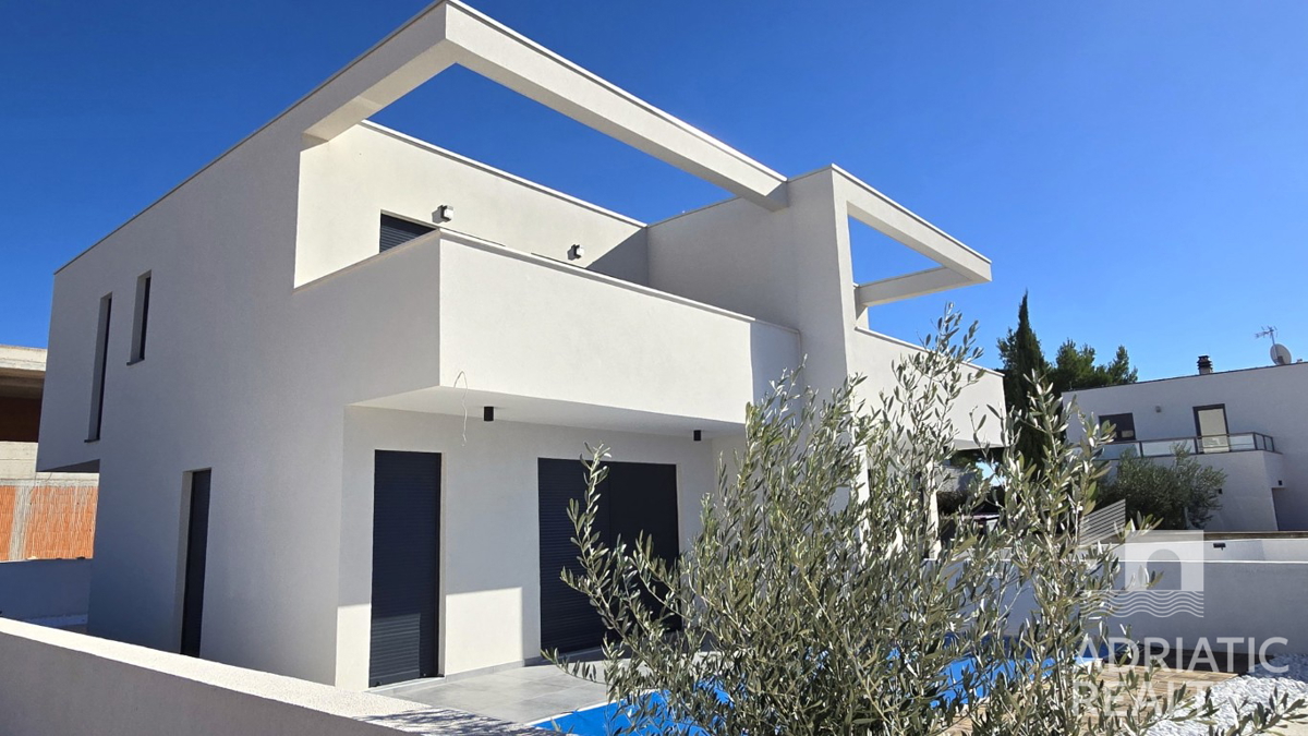 Srima, Vodice, moderna doppia casa con piscina - consegna primavera 2025