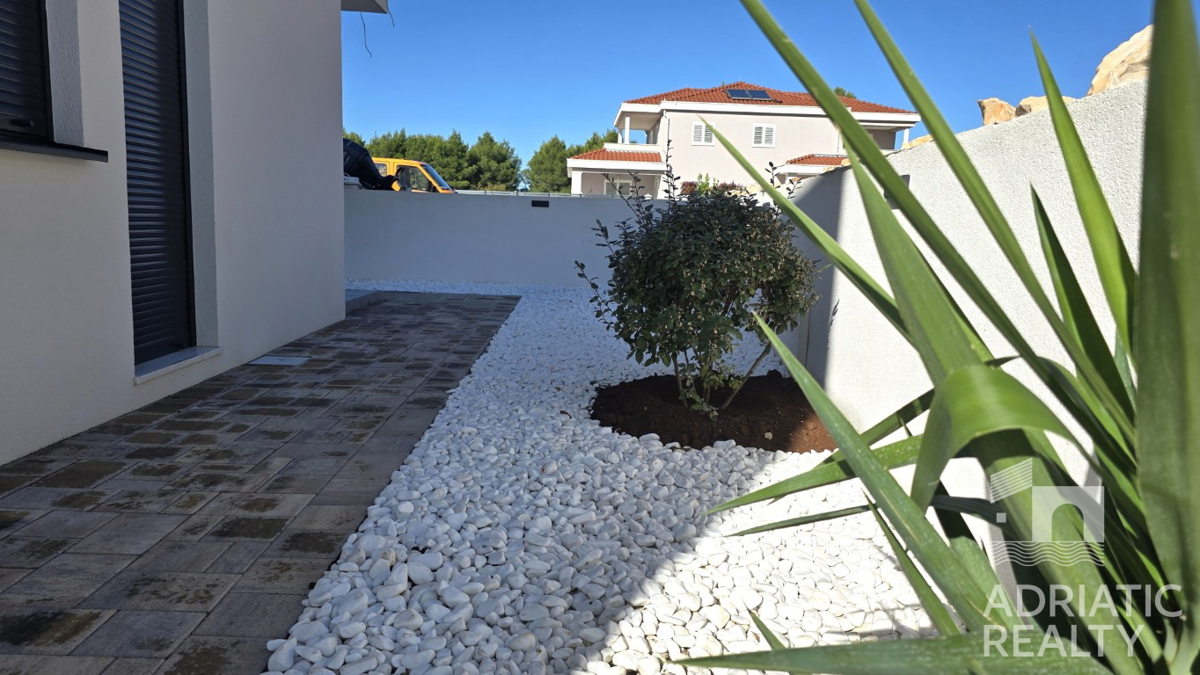 Srima, Vodice, moderna doppia casa con piscina - consegna primavera 2025