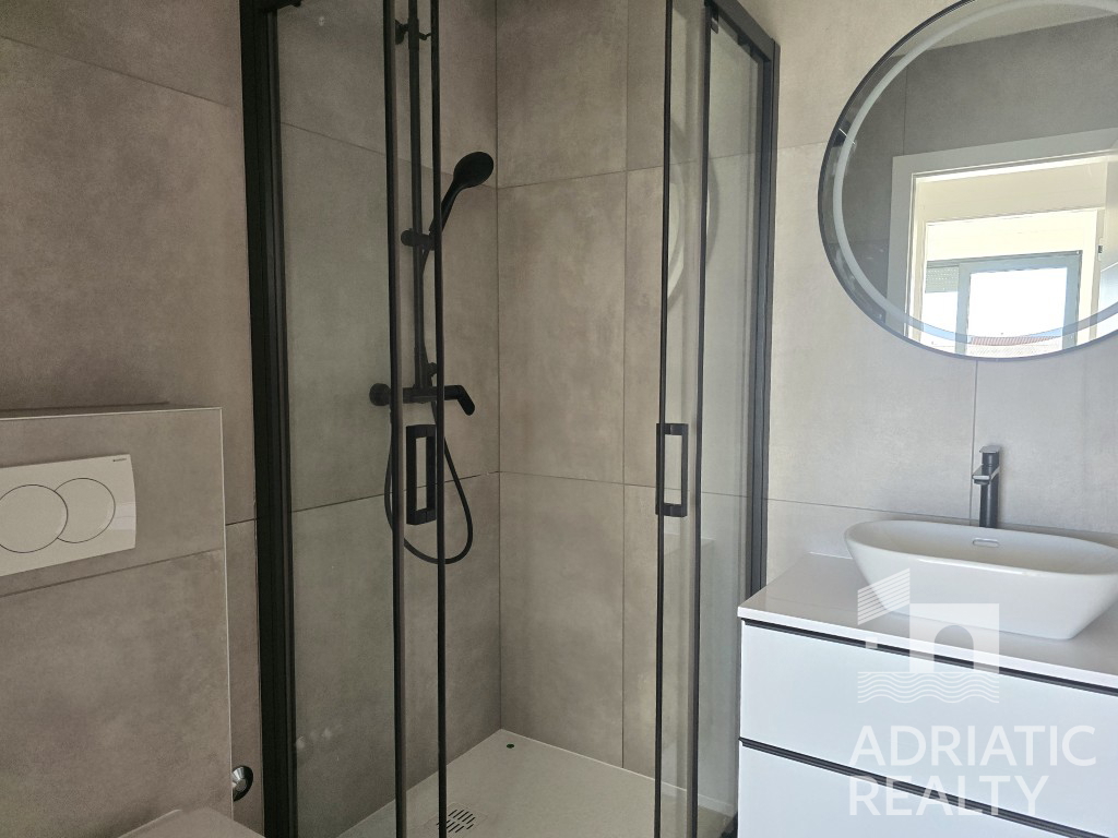 Srima, Vodice, moderna doppia casa con piscina - consegna primavera 2025