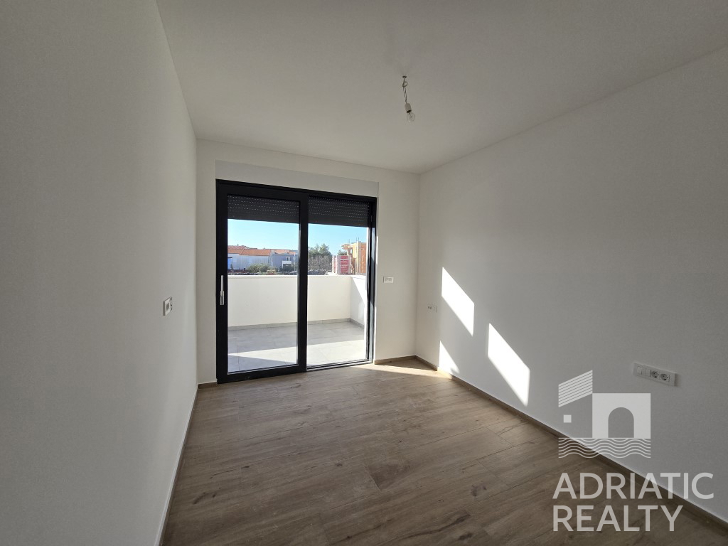 Srima, Vodice, moderna doppia casa con piscina - consegna primavera 2025