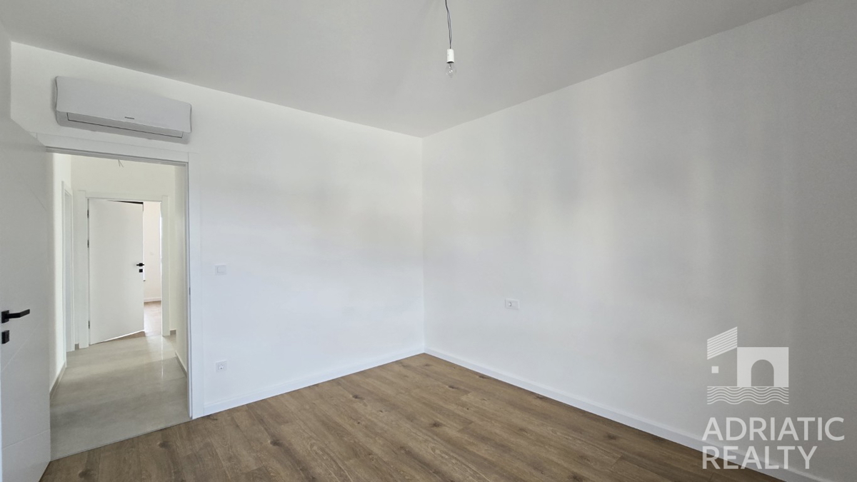 Tribunj, appartamento con tre camere da letto e grande terrazza in una nuova costruzione