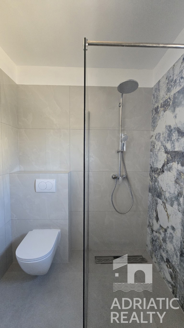 Tribunj, appartamento con tre camere da letto e grande terrazza in una nuova costruzione