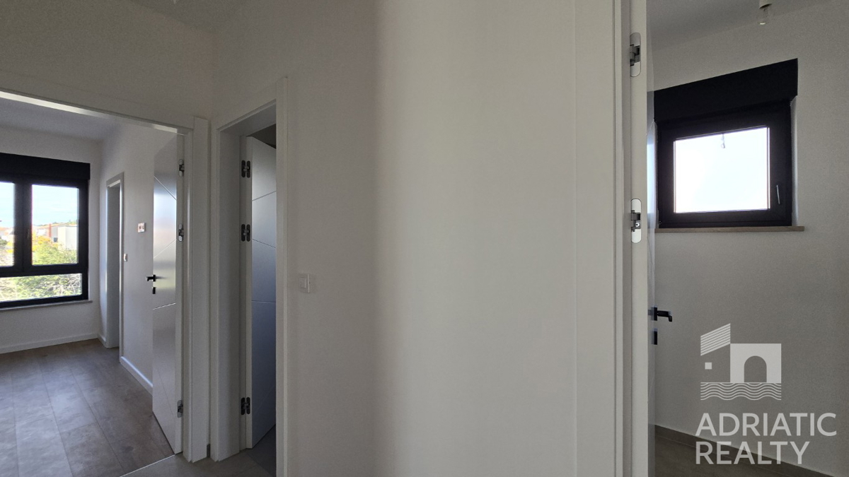 Tribunj, appartamento con tre camere da letto e grande terrazza in una nuova costruzione