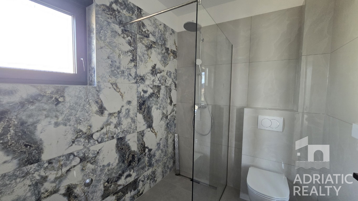 Tribunj, appartamento con tre camere da letto e grande terrazza in una nuova costruzione