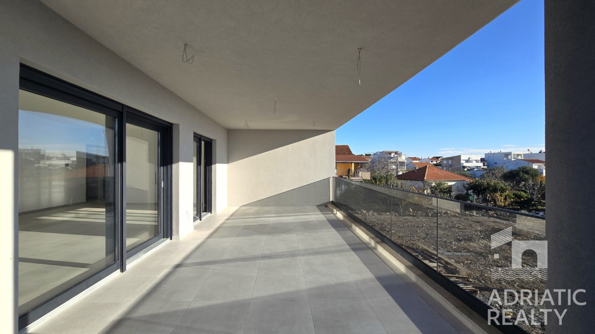 Tribunj, appartamento con tre camere da letto e grande terrazza in una nuova costruzione