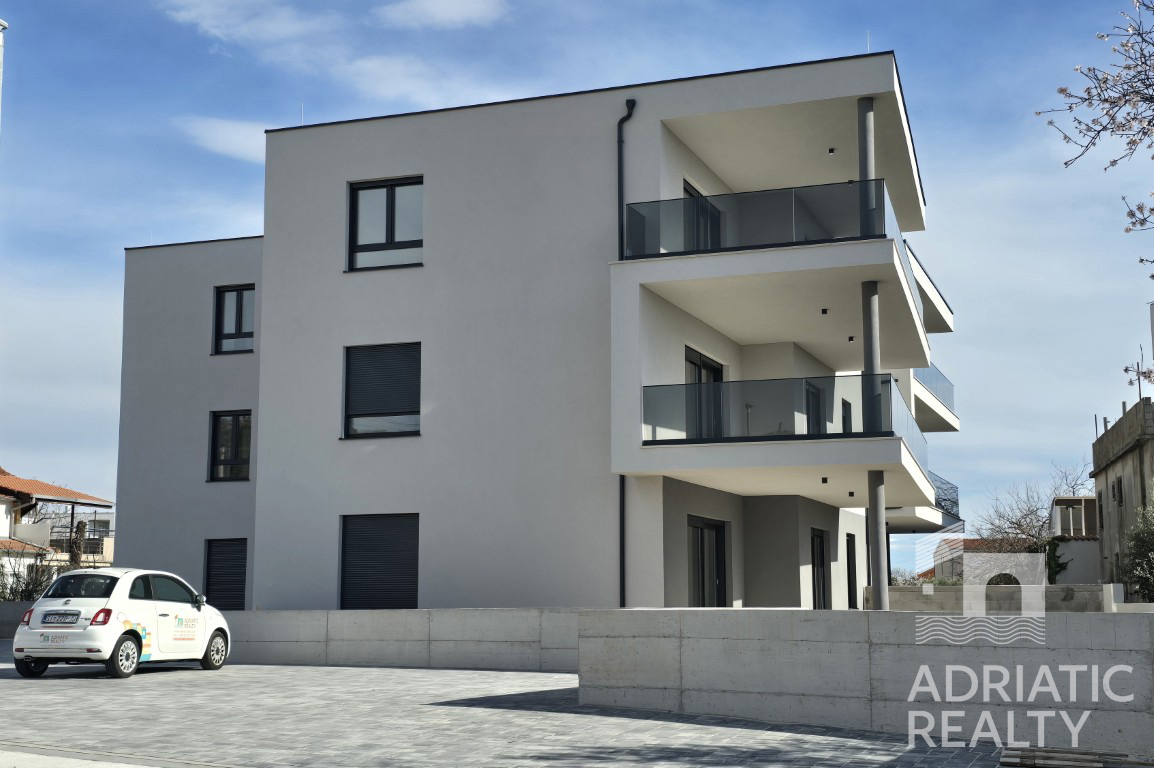 Tribunj, appartamento con tre camere da letto e grande terrazza in una nuova costruzione