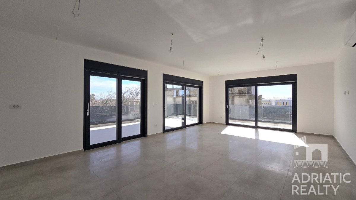 Tribunj, appartamento con tre camere da letto e grande terrazza in una nuova costruzione