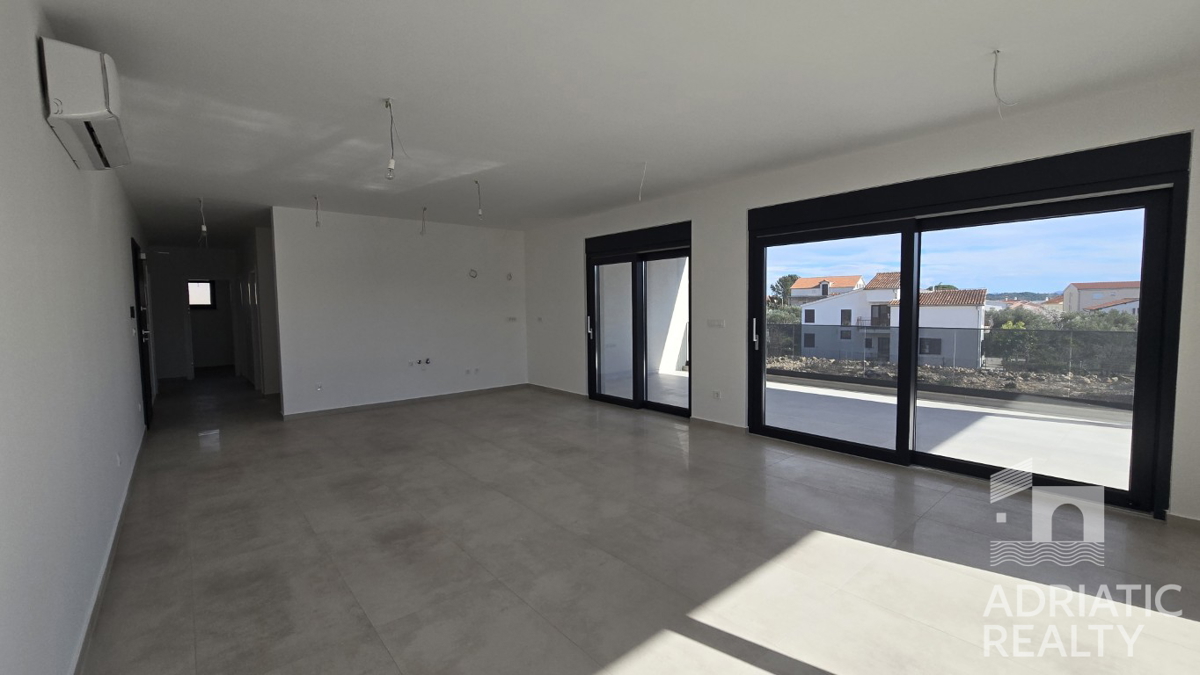 Tribunj, appartamento con tre camere da letto e grande terrazza in una nuova costruzione