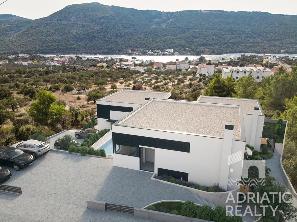 Grebaštica, tre terreni edificabili con permessi per la costruzione di ville con piscina, vista mare.