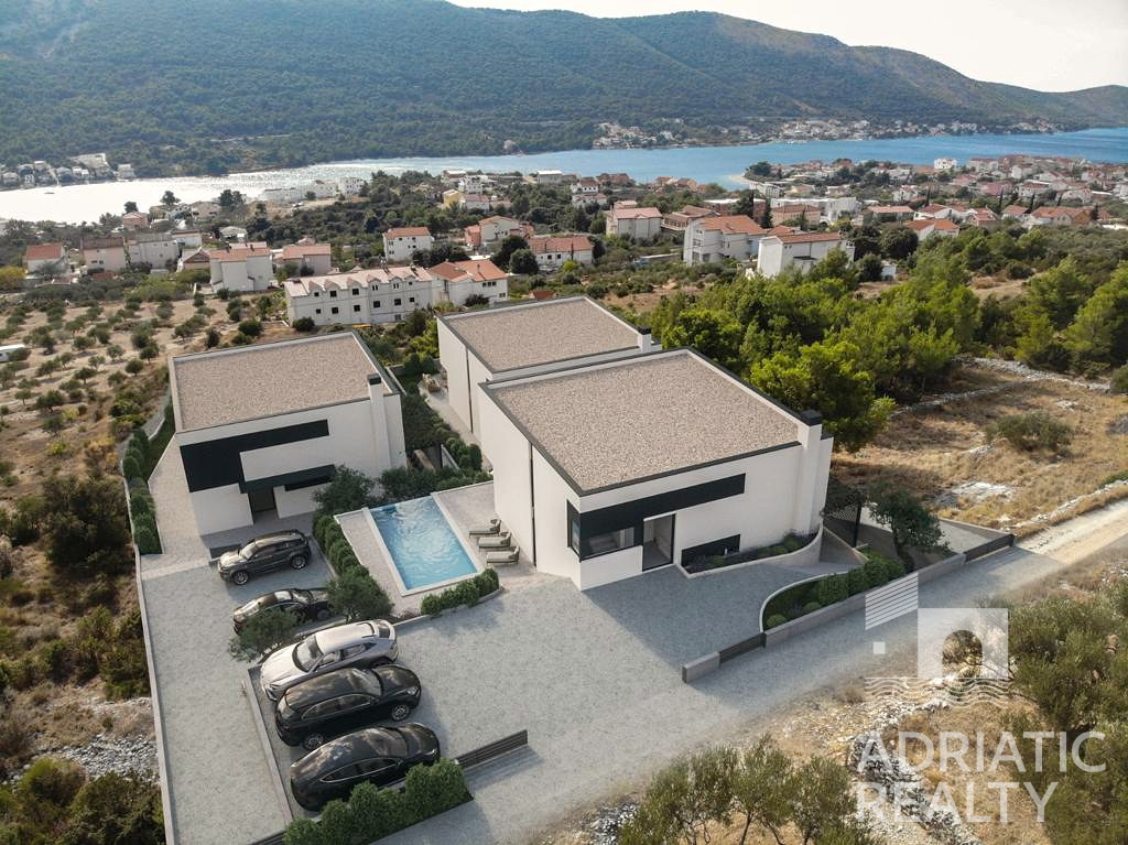 Grebaštica, tre terreni edificabili con permessi per la costruzione di ville con piscina, vista mare.