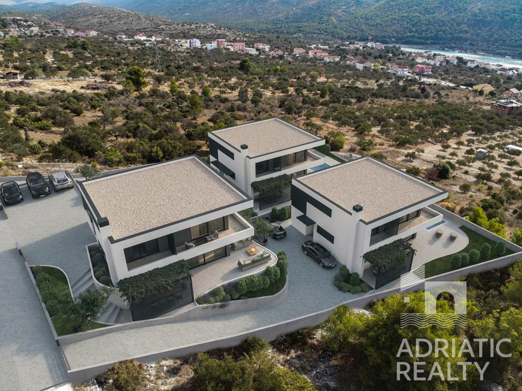 Grebaštica, tre terreni edificabili con permessi per la costruzione di ville con piscina, vista mare.