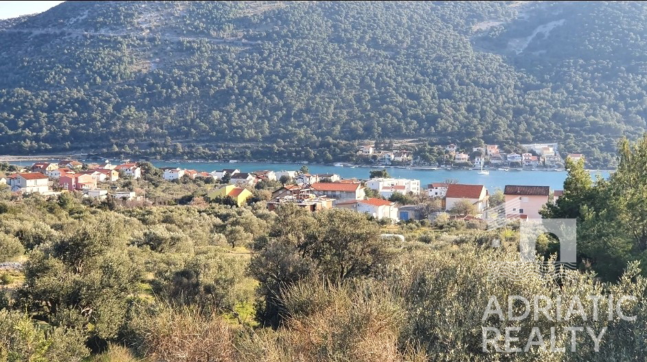 Grebaštica, tre terreni edificabili con permessi per la costruzione di ville con piscina, vista mare.