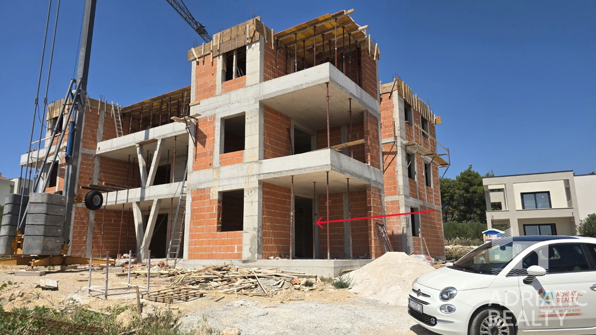 Vodice, monolocale con giardino in bella posizione