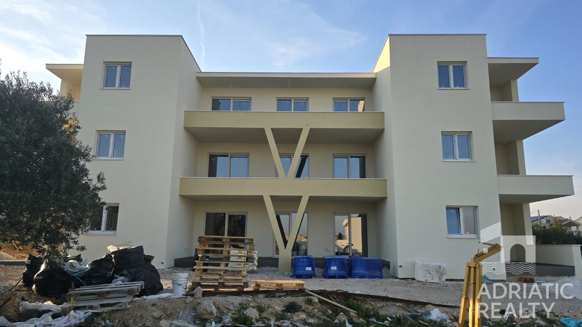 Vodice, monolocale con giardino in bella posizione