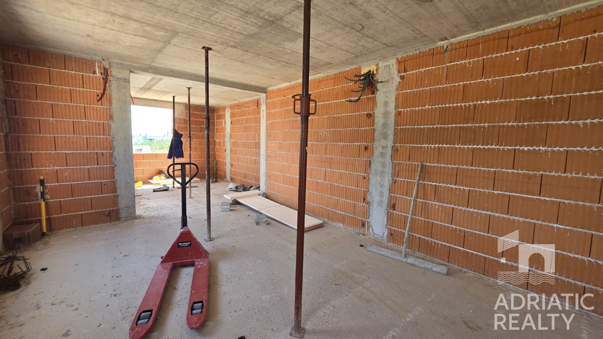 Vodice, monolocale con giardino in bella posizione