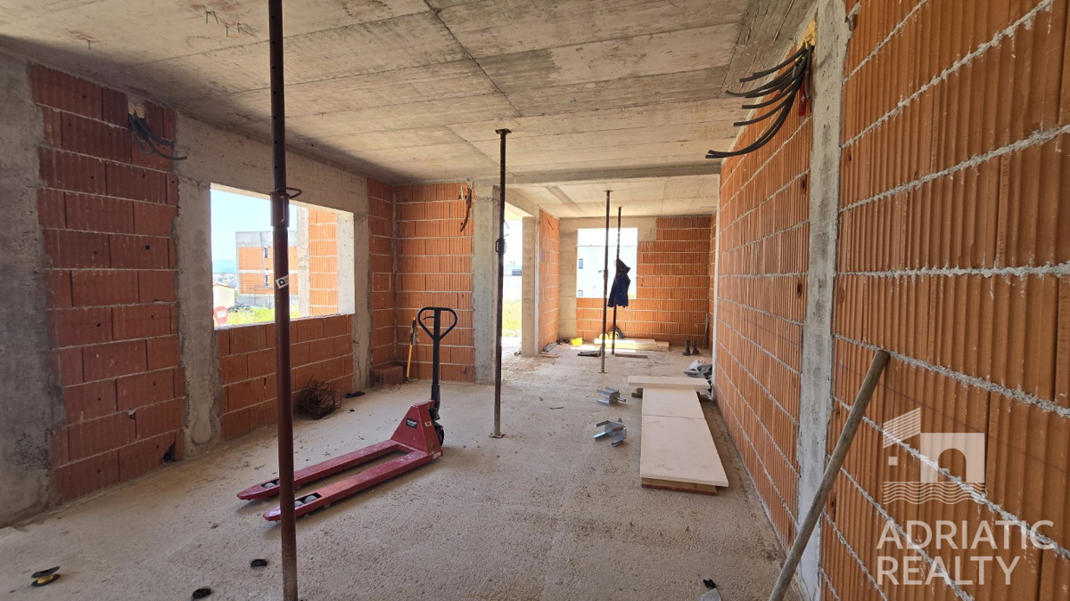 Vodice, monolocale con giardino in bella posizione