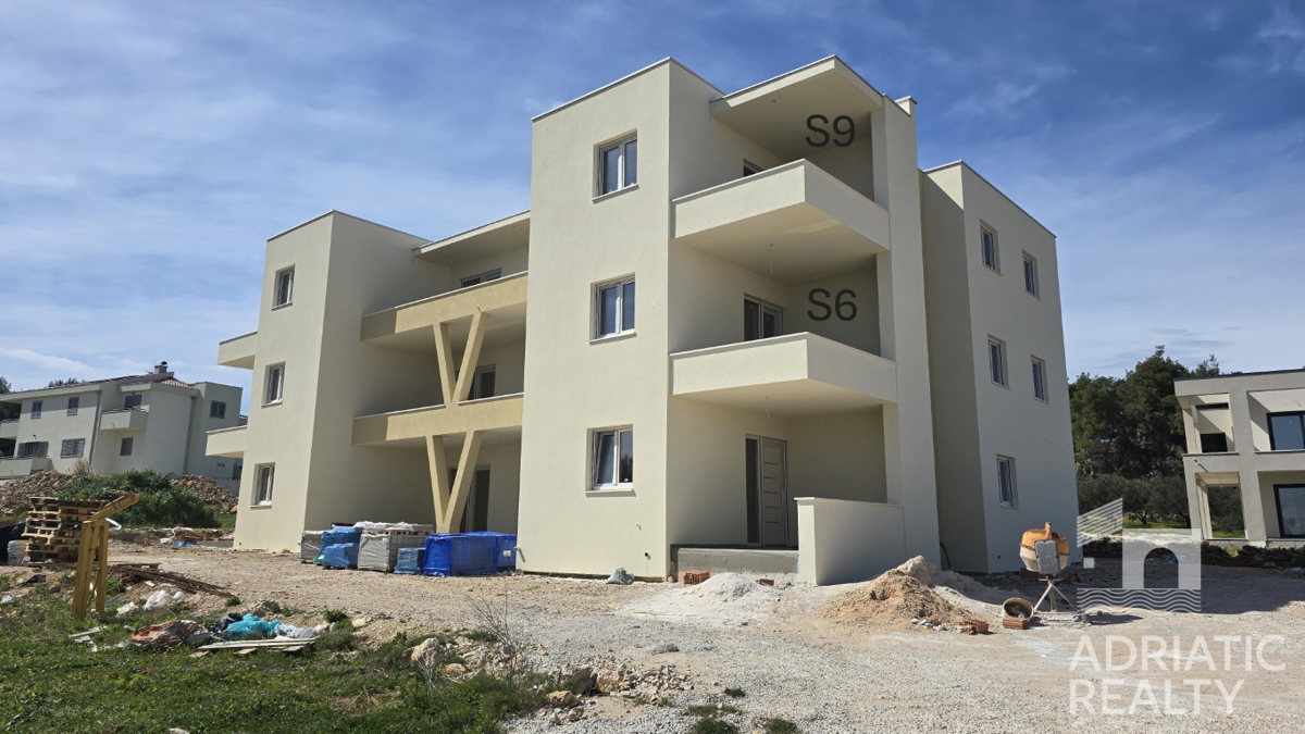 Vodice, monolocale con giardino in bella posizione