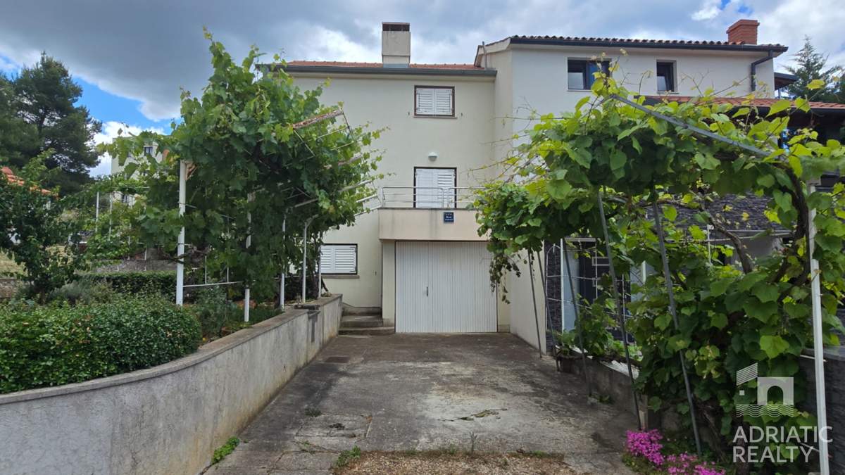 Žaborić, casa familiare arredata a 100 m dalla spiaggia