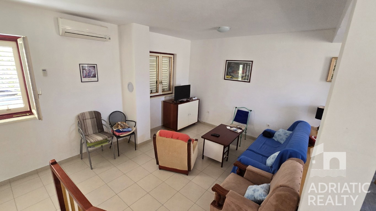 Žaborić, casa familiare arredata a 100 m dalla spiaggia