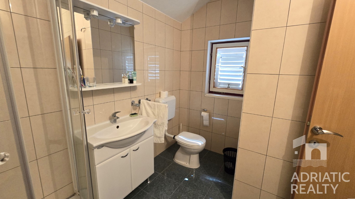 Žaborić, casa familiare arredata a 100 m dalla spiaggia