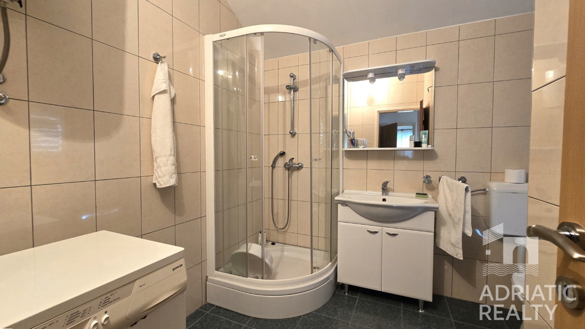 Žaborić, casa familiare arredata a 100 m dalla spiaggia