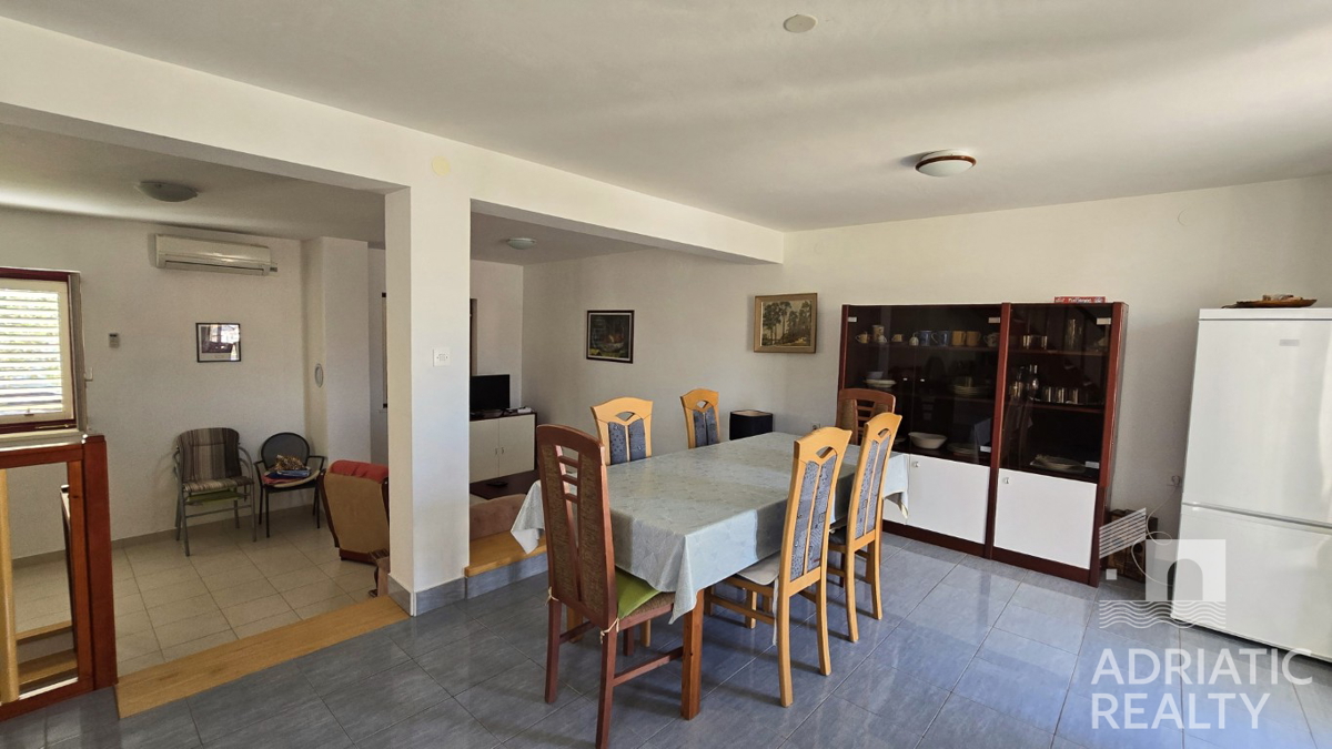 Žaborić, casa familiare arredata a 100 m dalla spiaggia