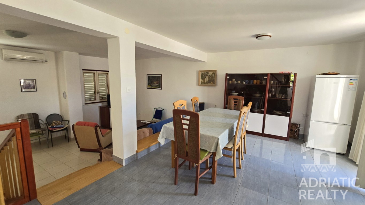 Žaborić, casa familiare arredata a 100 m dalla spiaggia