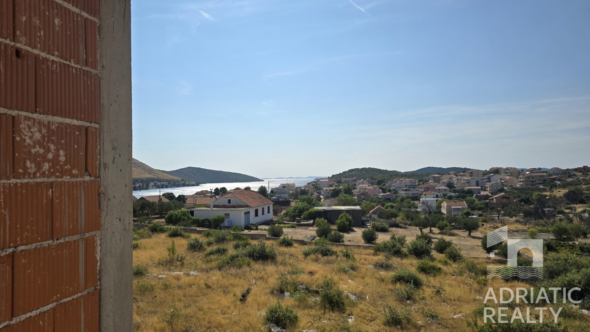Grebaštica, appartamento moderno arredato con vista mare, a soli 300 m dalla spiaggia!