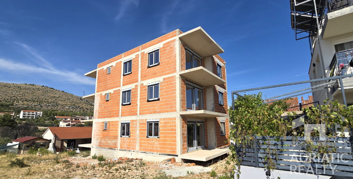 Grebaštica, appartamento moderno arredato con vista mare, a soli 300 m dalla spiaggia!