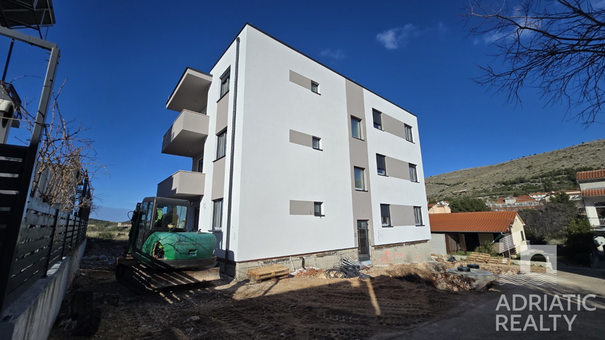 Grebaštica, appartamento moderno arredato con vista mare, a soli 300 m dalla spiaggia!