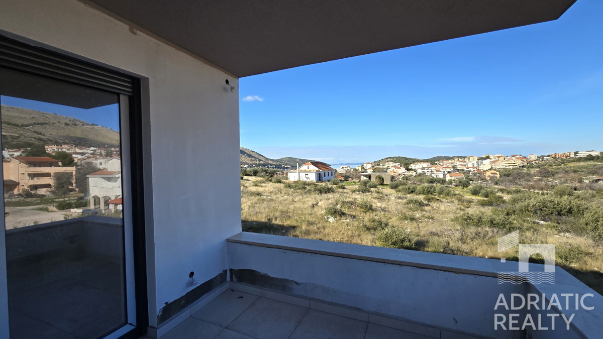 Grebaštica, appartamento moderno arredato con vista mare, a soli 300 m dalla spiaggia!