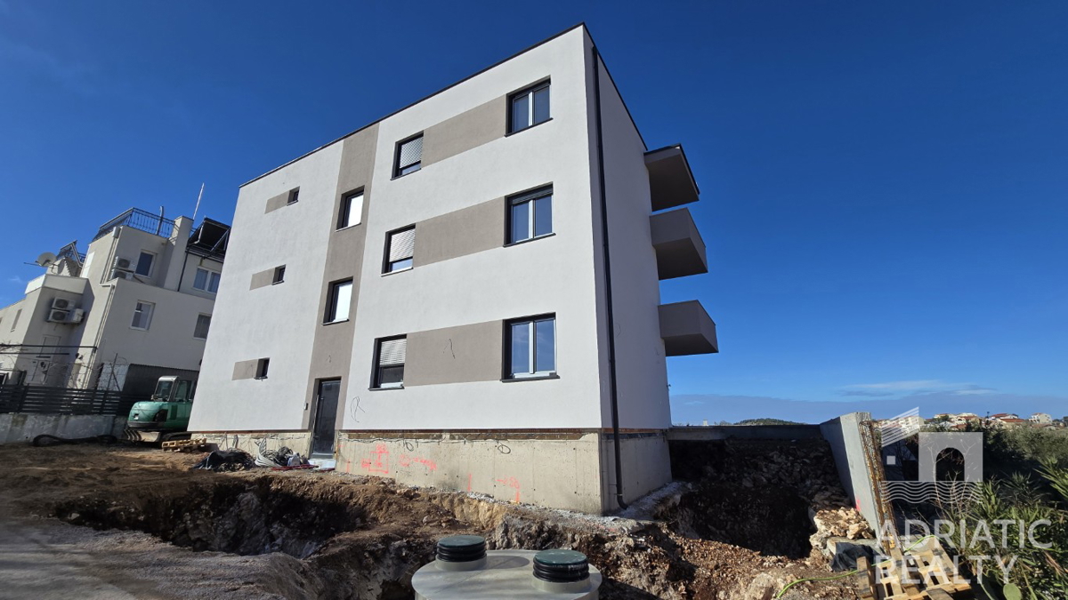 Grebaštica, appartamento moderno arredato con vista mare, a soli 300 m dalla spiaggia!