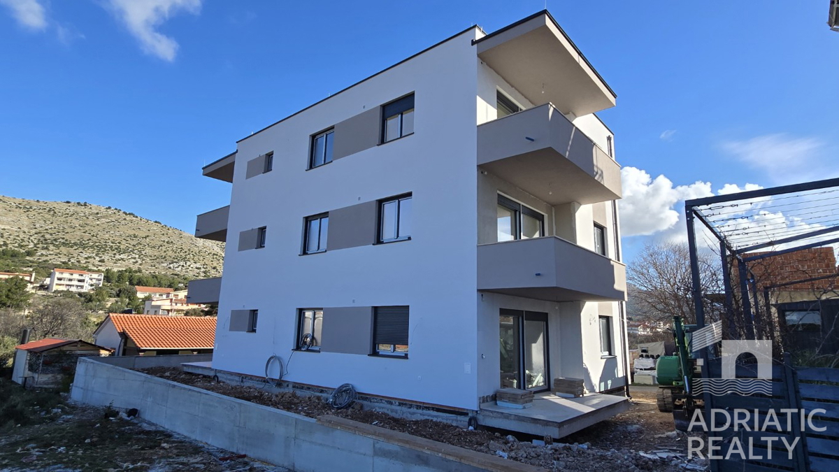 Grebaštica, appartamento moderno arredato con vista mare, a soli 300 m dalla spiaggia!