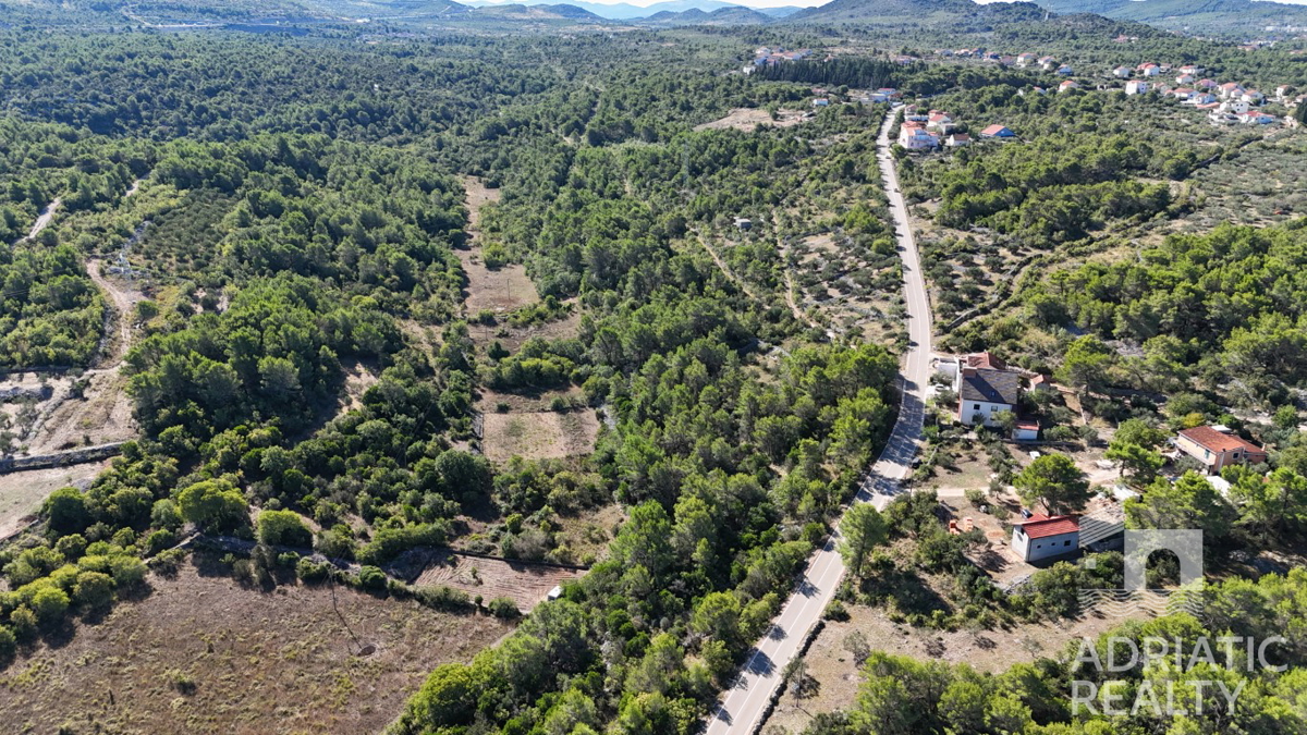 Bilice, terreno edificabile vicino alla baia di Vrulje