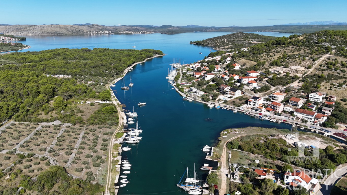Bilice, terreno edificabile vicino alla baia di Vrulje