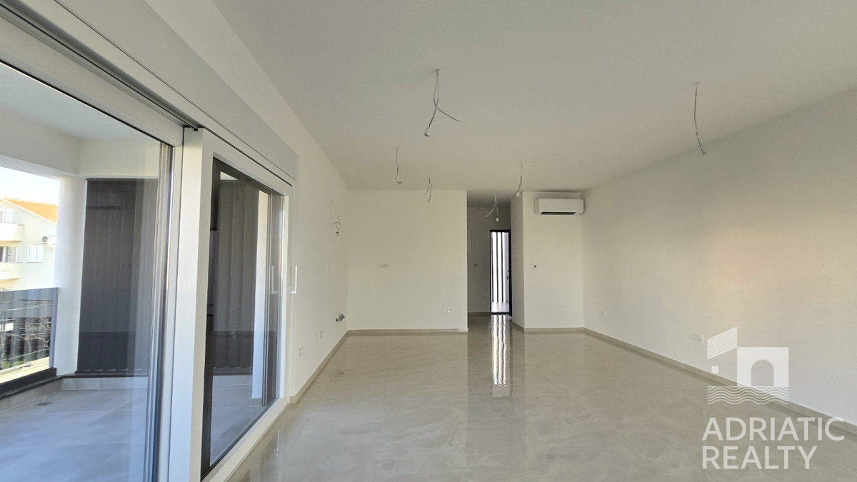 Vodice, moderno bilocale in posizione tranquilla