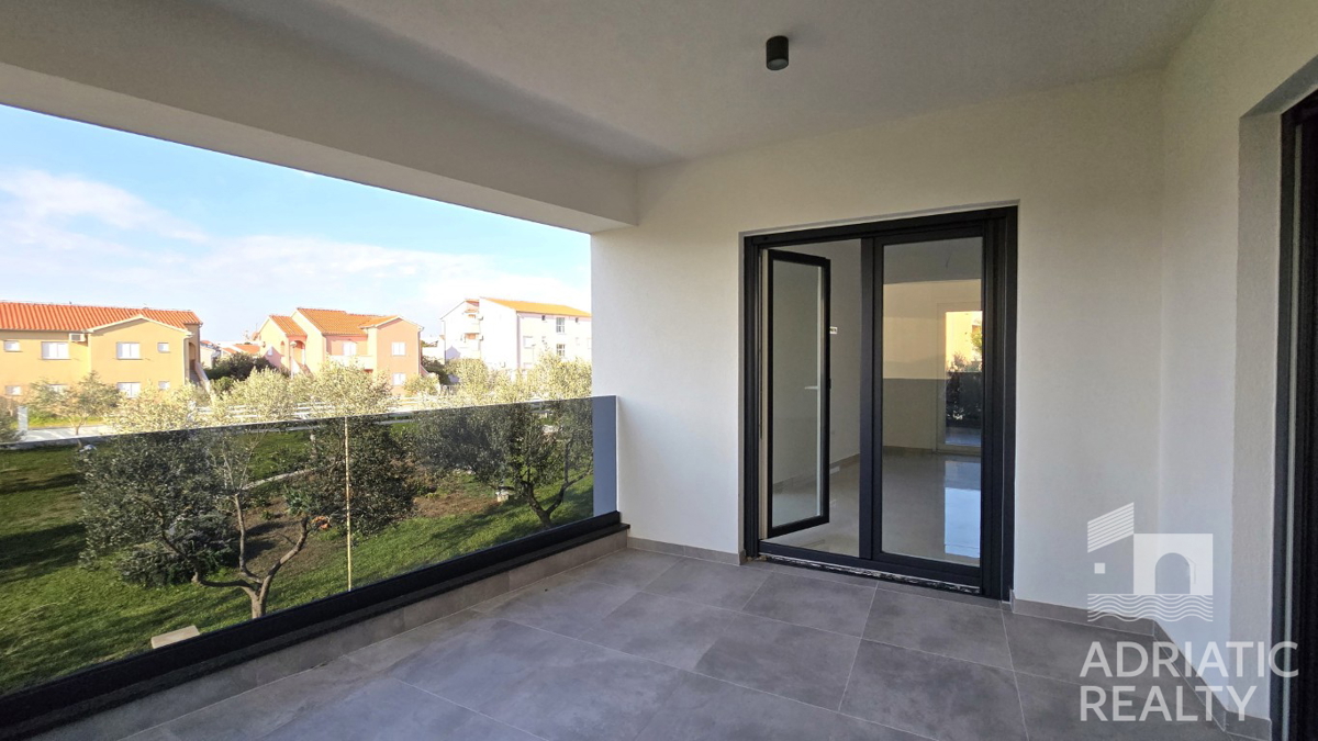 Vodice, moderno bilocale in posizione tranquilla