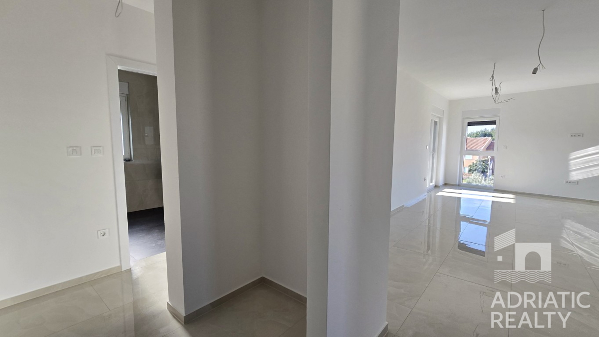 Vodice, moderno bilocale in posizione tranquilla