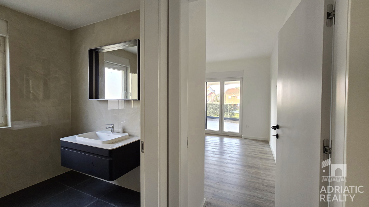 Vodice, moderno bilocale in posizione tranquilla