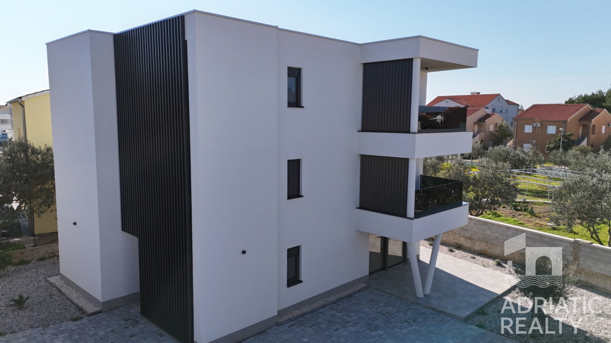 Vodice, moderno bilocale in posizione tranquilla