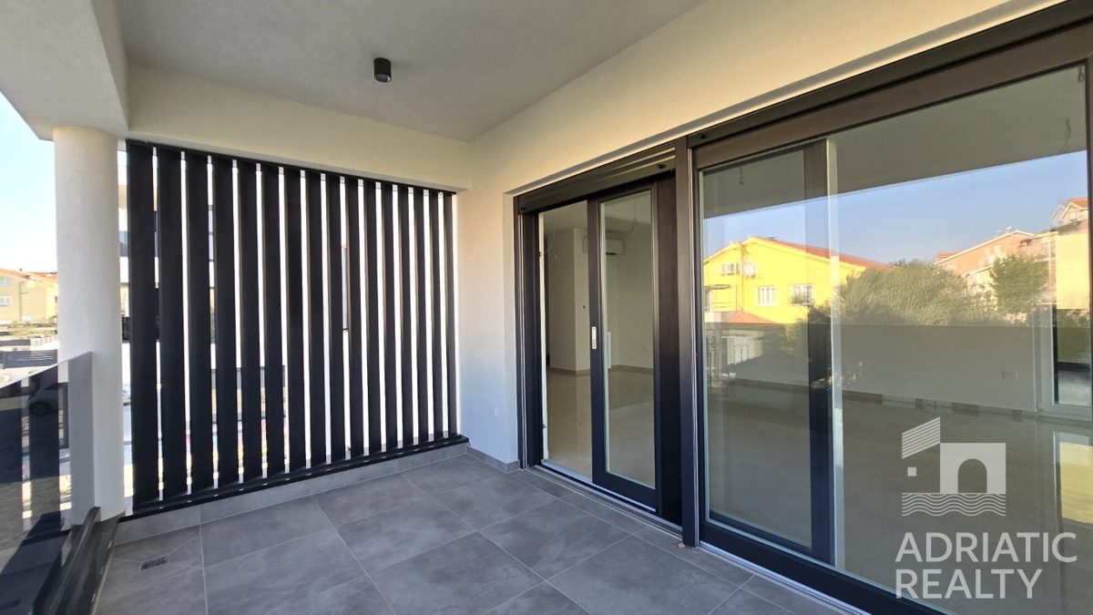 Vodice, moderno bilocale in posizione tranquilla