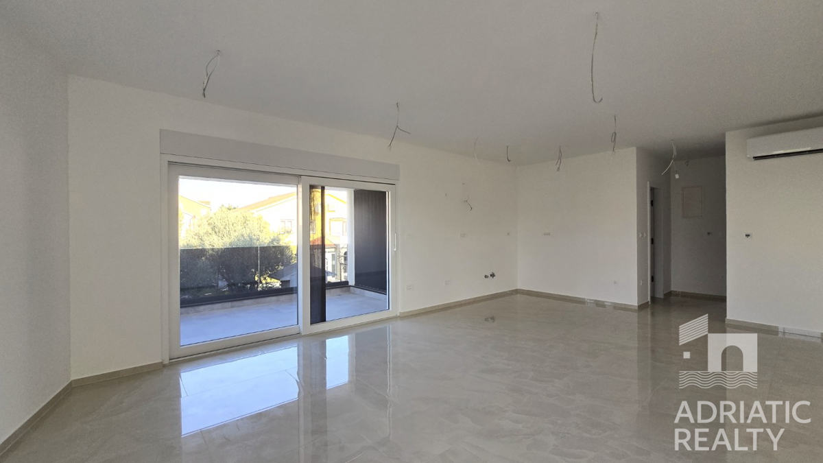 Vodice, moderno bilocale in posizione tranquilla