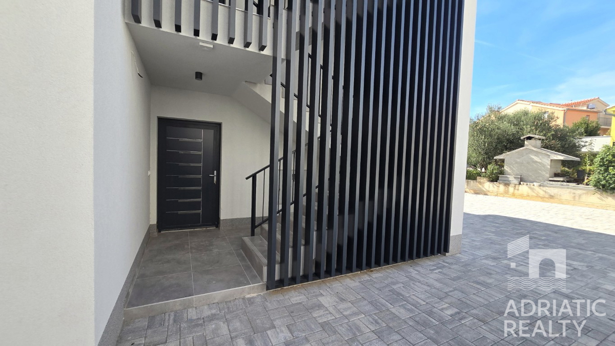 Vodice, moderno bilocale in posizione tranquilla