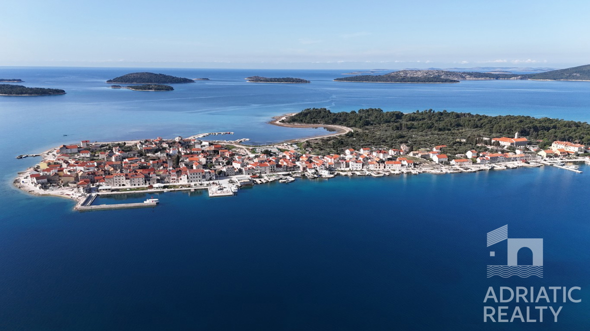 Brodarica, appartamento al piano terra, prima fila al mare
