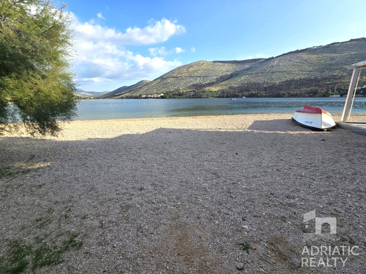 Riviera di Sebenico, offerta esclusiva, casa in prima fila sul mare