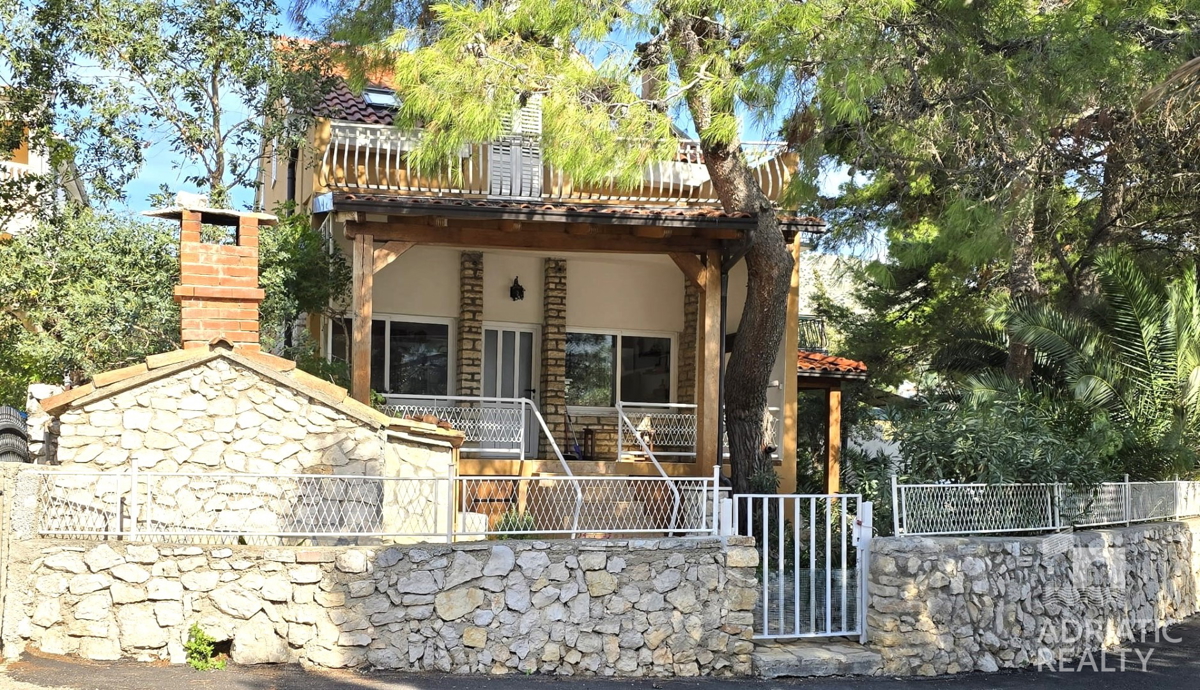 Riviera di Sebenico, offerta esclusiva, casa in prima fila sul mare