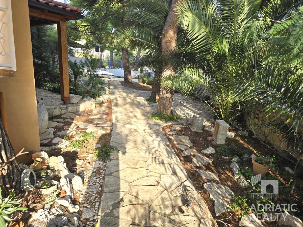 Riviera di Sebenico, offerta esclusiva, casa in prima fila sul mare
