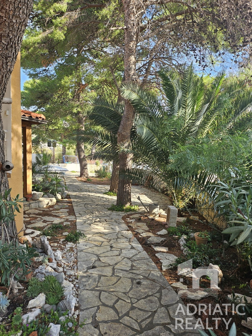 Riviera di Sebenico, offerta esclusiva, casa in prima fila sul mare