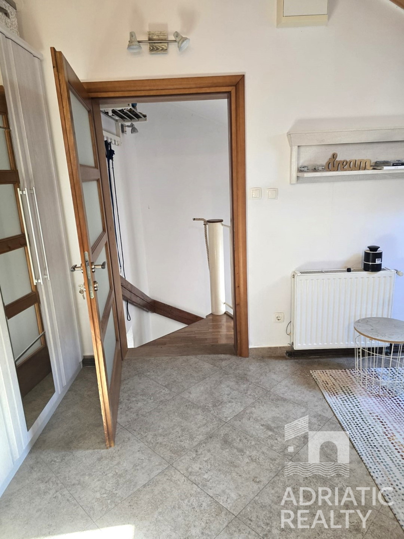 Riviera di Sebenico, offerta esclusiva, casa in prima fila sul mare