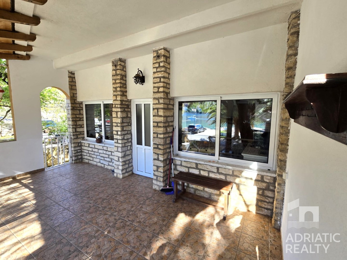 Riviera di Sebenico, offerta esclusiva, casa in prima fila sul mare